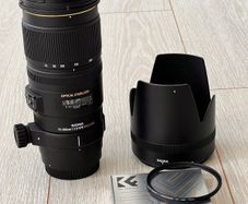 Sigma 70-200m f/2.8 Apo DG HSM Canon lens with acessories
