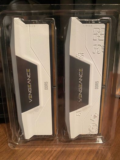 32GB DDR5 Corsair Vengeance RGB