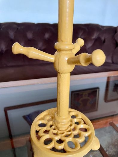 Vintage Traditional Mustard Yellow Cast Iron Mug Tree Holder Rustic Farmhouse Kitchenalia