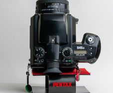 Pentax 645 FA 75mm F2.8 AF lens