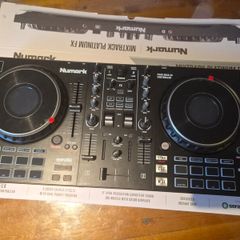 Numark Mixtrack Platinum FX