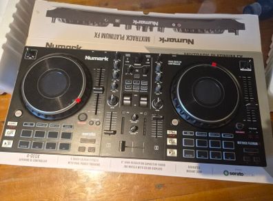 Numark Mixtrack Platinum FX