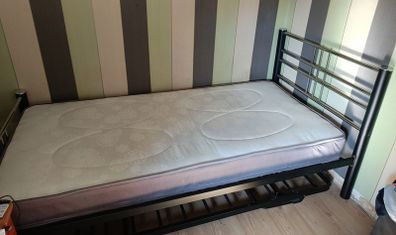 Single Metal Day Bed with Pull-Out Guest Bed & Mattress