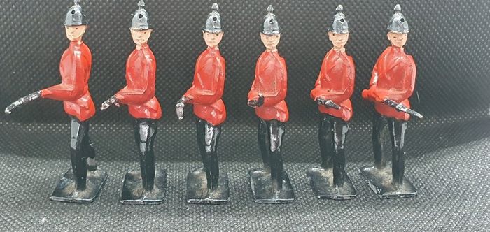 Rare and hard to find Vintage Early Britain's Hand Painted Lead Toy Soldiers (1940's)