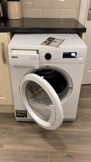 7kg Zanussi Condenser Dryer Free Local Delivery