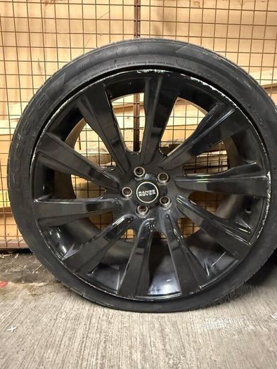 Range Rover 23 inch tyres