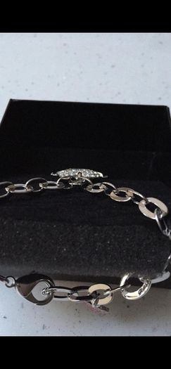 guess necklace & bracelet