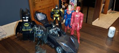 DC, batman action figures,car and clock
