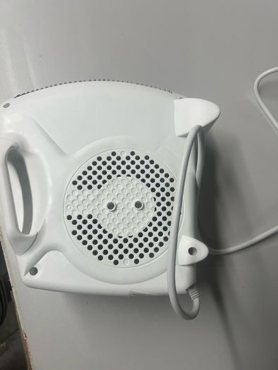 Selling a brand new StayWarm 2000W Fan Heater, completely unused and still in its original box. Perfect for fast and efficient heating.