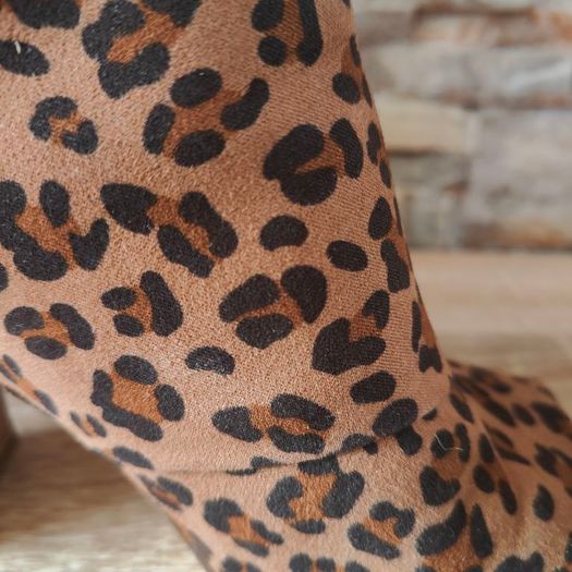 Leopard print sandals, size 6