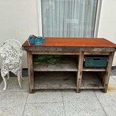Sturdy workbench bench with vise.
