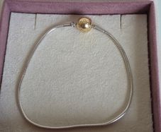 Pandora essence bracelet claps gold 14k (G585) size 19.5cm perfect condition fully hallmarked
