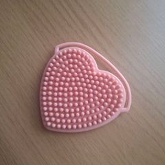 Silicone brush for skincare