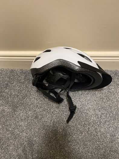 Halfords Junior helmet 54-58cm