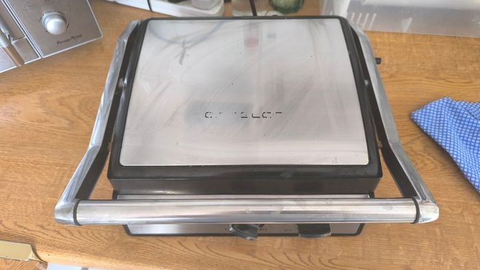 Aigostar Dual-Knob Sandwich Toaster with Removable Plate, 2000W
