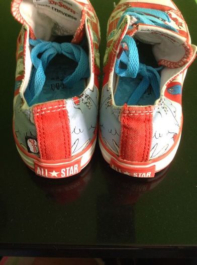 Cat in the hat converse bought in Universal studios size 3.5