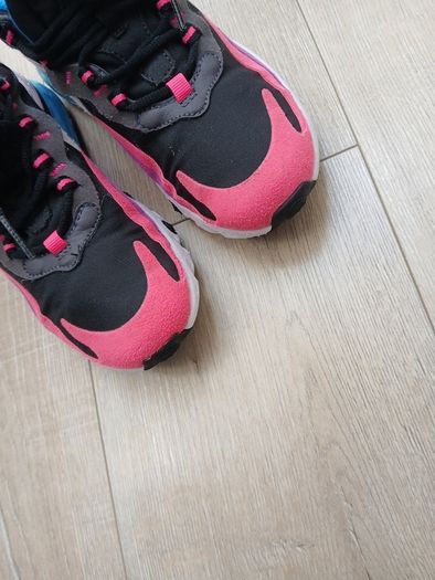 Nike 270