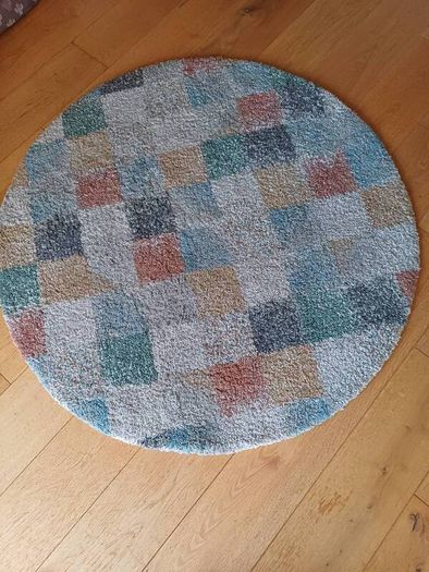 circular rug