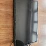 Samsung 32 inch LED smart TV, working but screen broken, can be repaired or for parts, Image 4