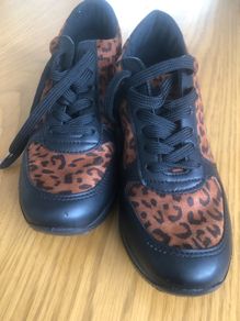 Trainers size5