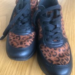 Trainers size5