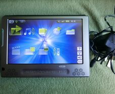 Archos 704 WiFi Portable Media Player 80GB 7" Screen Silver - works well