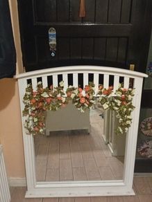 Mirror plus other items.