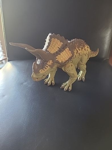 Lanard 2017 Primal Clash Dino Commander Triceratops Dinosaur Plastic Figure Toy