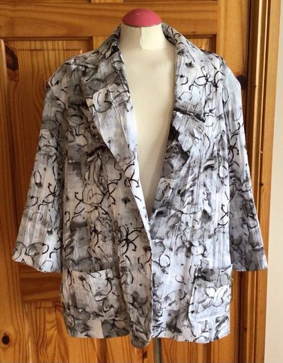 Ladies Gina.G lightweight blazer Eu 52 Uk 26 includes postage