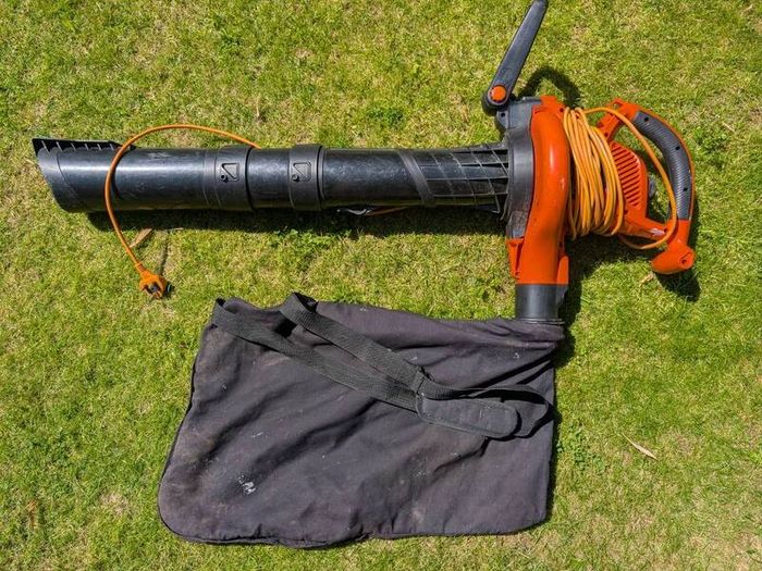 Black & Decker GW3050 Vacuum, Blower & Mulcher (with attachments)