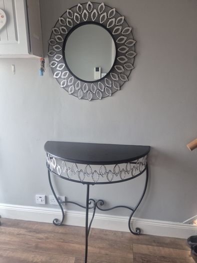 mirror & table + photo