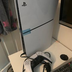 PS5 Digital Edition 825GB + Controller Excellent Condition