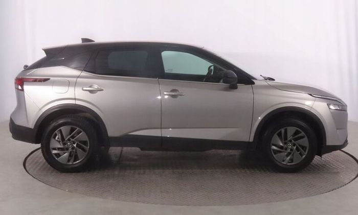 1 x Genuine Nissan Qashqai 17'' Alloy Wheel - Nationwide Delivery