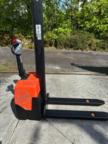 Toyota battery stacker