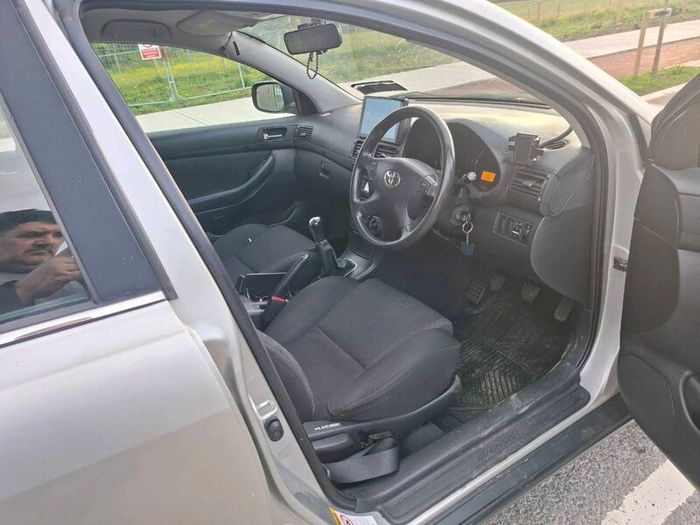 Toyota avensis 1.6 petrol,  2007