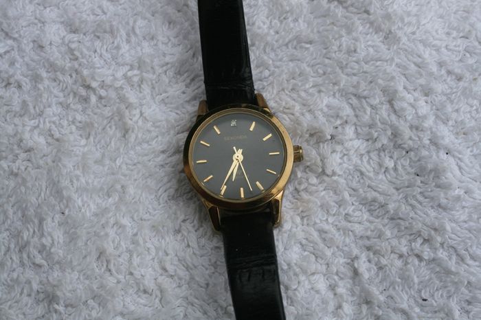 Vintage Sekonda and Lava women's watches (watches work fine)