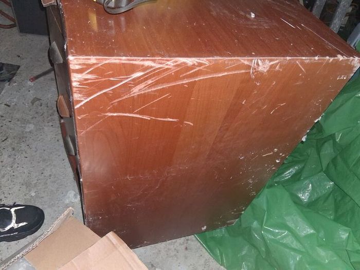 chest of drawers