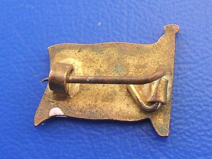 NFSA AFFILIATED (National Federation of Sea Anglers) affiliated club member's enamel badge (c.1950's)