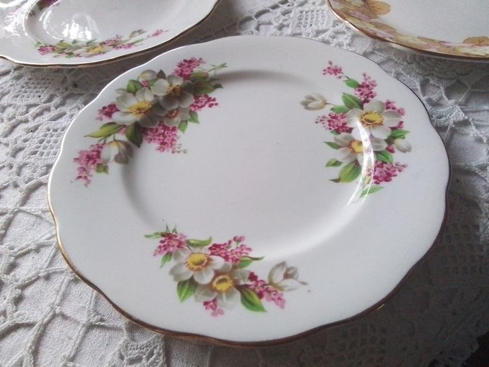 Royal Albert/Queen Anne Cake Plates