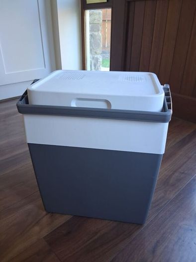 Electric cooler box