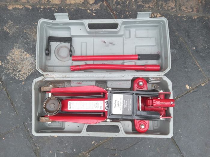 Auto-XS 2 Tonne Hydraulic Trolley Jack