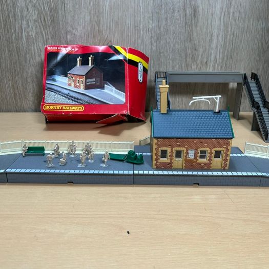 Hornby Branch Line Station OO Gauge Scale R.591 Boxed + Bridge + Extras