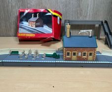 Hornby Branch Line Station OO Gauge Scale R.591 Boxed + Bridge + Extras