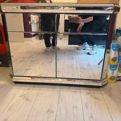 Mirrored cabinet with drawers