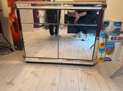 Mirrored cabinet with drawers