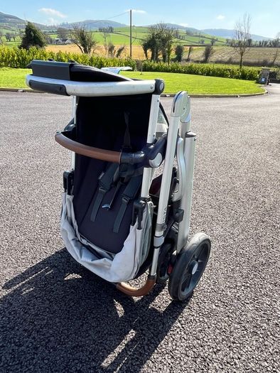 Uppababy Vista V2 Emmett Green with EUR260 accessories