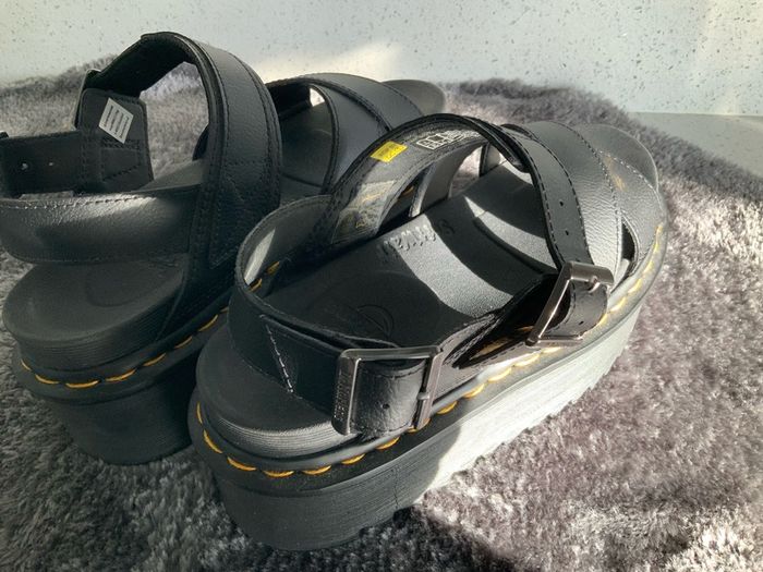 Dr Martens / Docs Size 5, Voss 11 Quad Athena Leather Strap Platform Sandals in Black