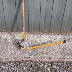 Pipe bender