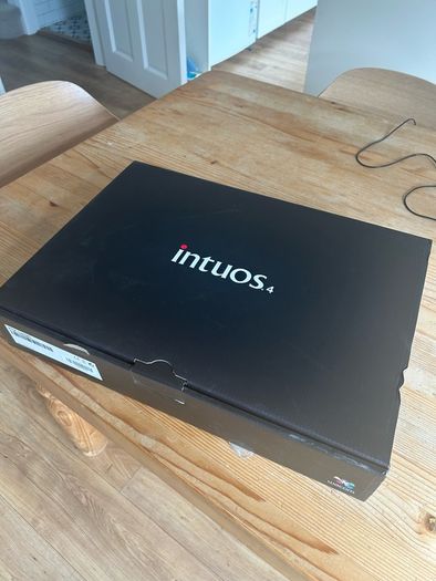 Wacom Intuos 4 - Professional Pen Tablet