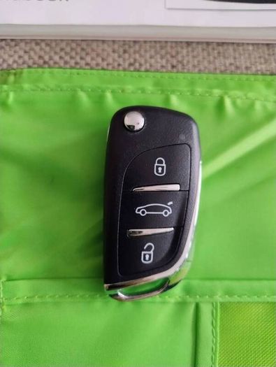 Peugeot 207 car manual with Keyfast key fob all in in excellent condition with no issues FREE STANDARD POSTAGE INCLUDED